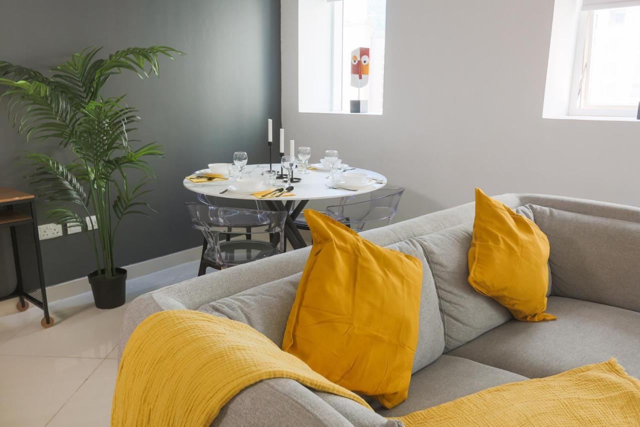 Enticing Space With Marina View Near The Beach! Holiday home