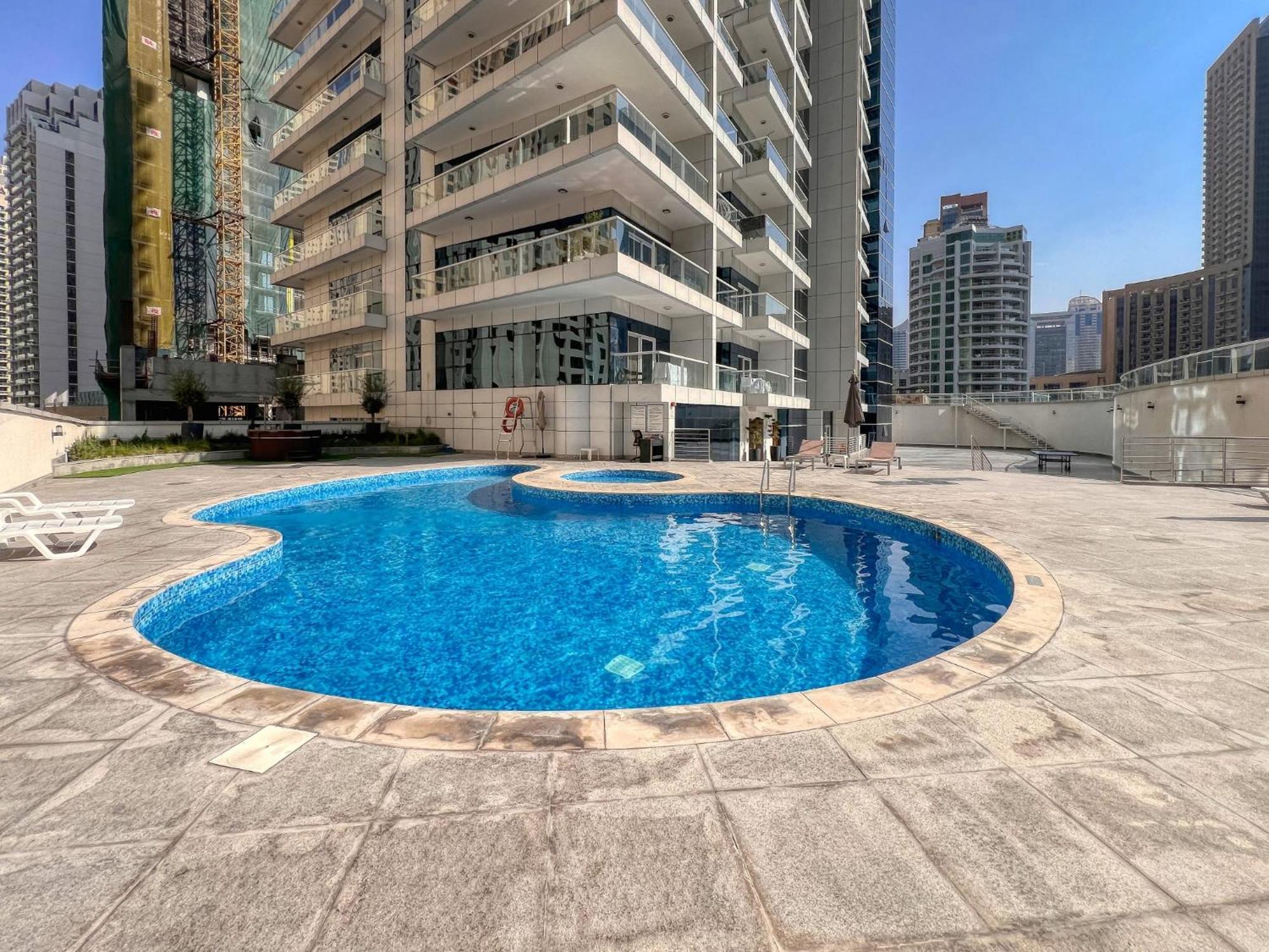 Enticing Space With Marina View Near The Beach! *